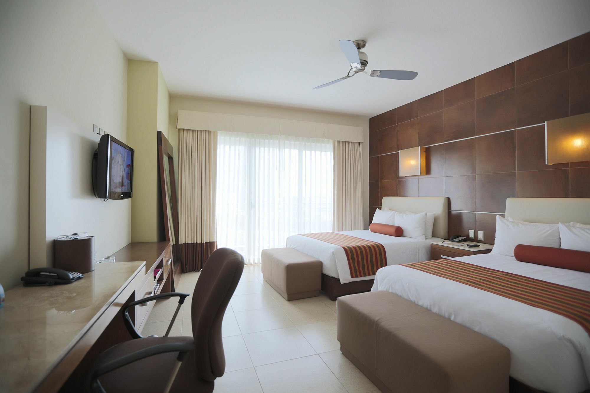 Krystal Urban Cancun & Beach Club Екстериор снимка